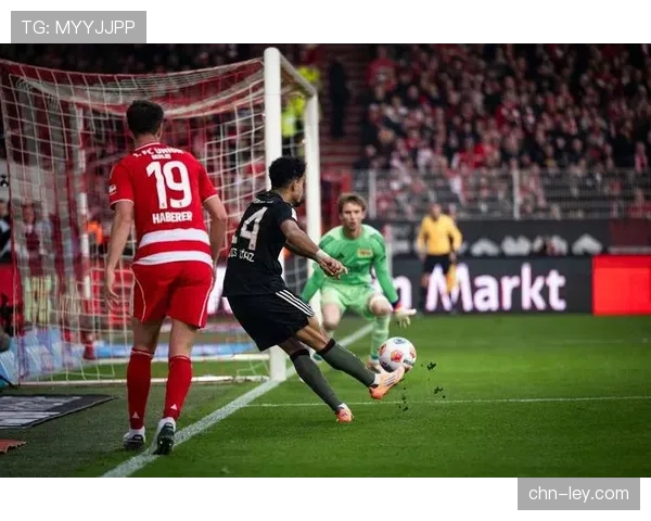 定位球防守敲响警钟，拜仁逆转难掩开局低迷