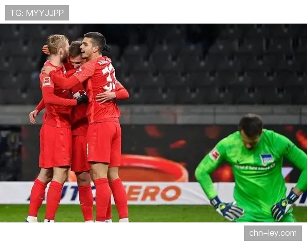 勒沃库森对阵莱比锡：VAR长时间回看确认补时进球有效